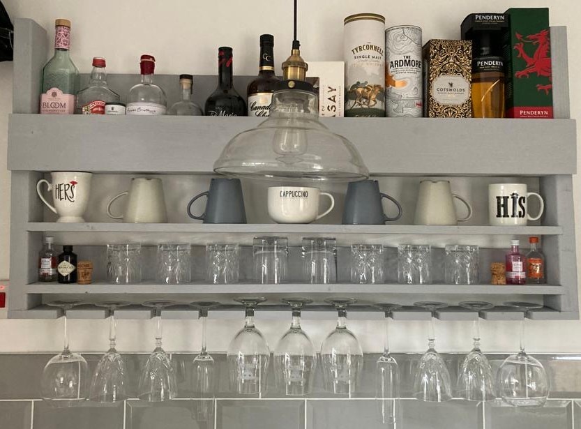 Drinks shelf